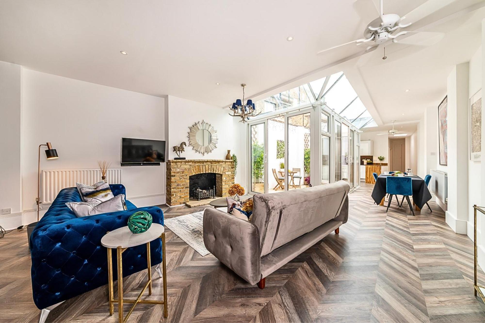 The Secret Kensington Garden Mews-2 Bedroom Full House-2 Train Lines- Spacious-Kings Road- Harrods -Chelsea Stadium-Private Small Patio Лондон Екстериор снимка