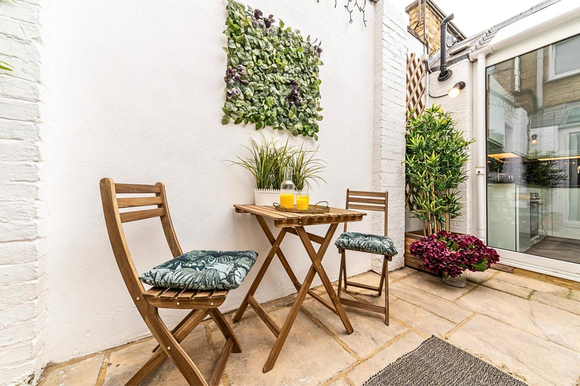 The Secret Kensington Garden Mews-2 Bedroom Full House-2 Train Lines- Spacious-Kings Road- Harrods -Chelsea Stadium-Private Small Patio Лондон Екстериор снимка