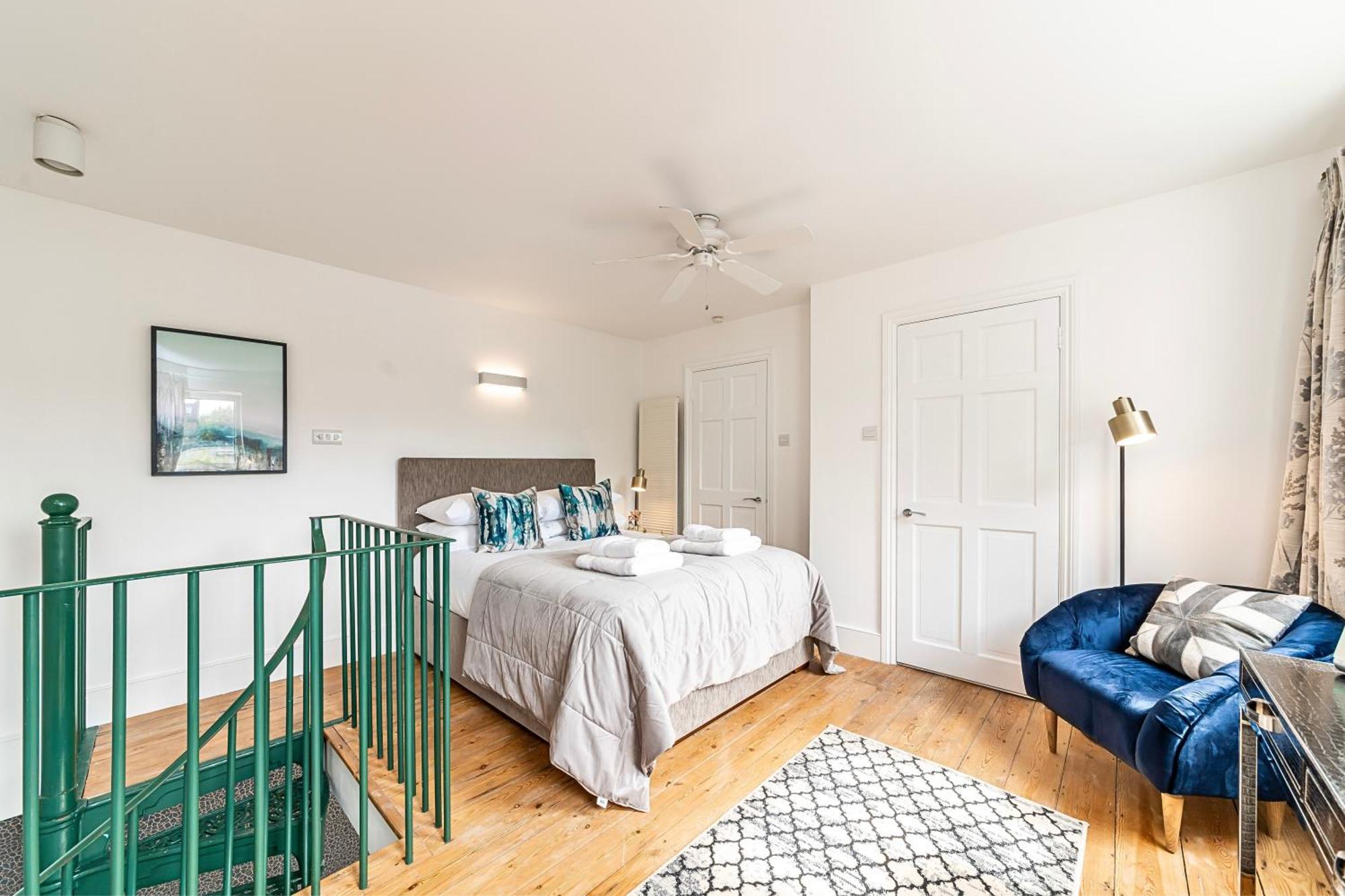 The Secret Kensington Garden Mews-2 Bedroom Full House-2 Train Lines- Spacious-Kings Road- Harrods -Chelsea Stadium-Private Small Patio Лондон Екстериор снимка