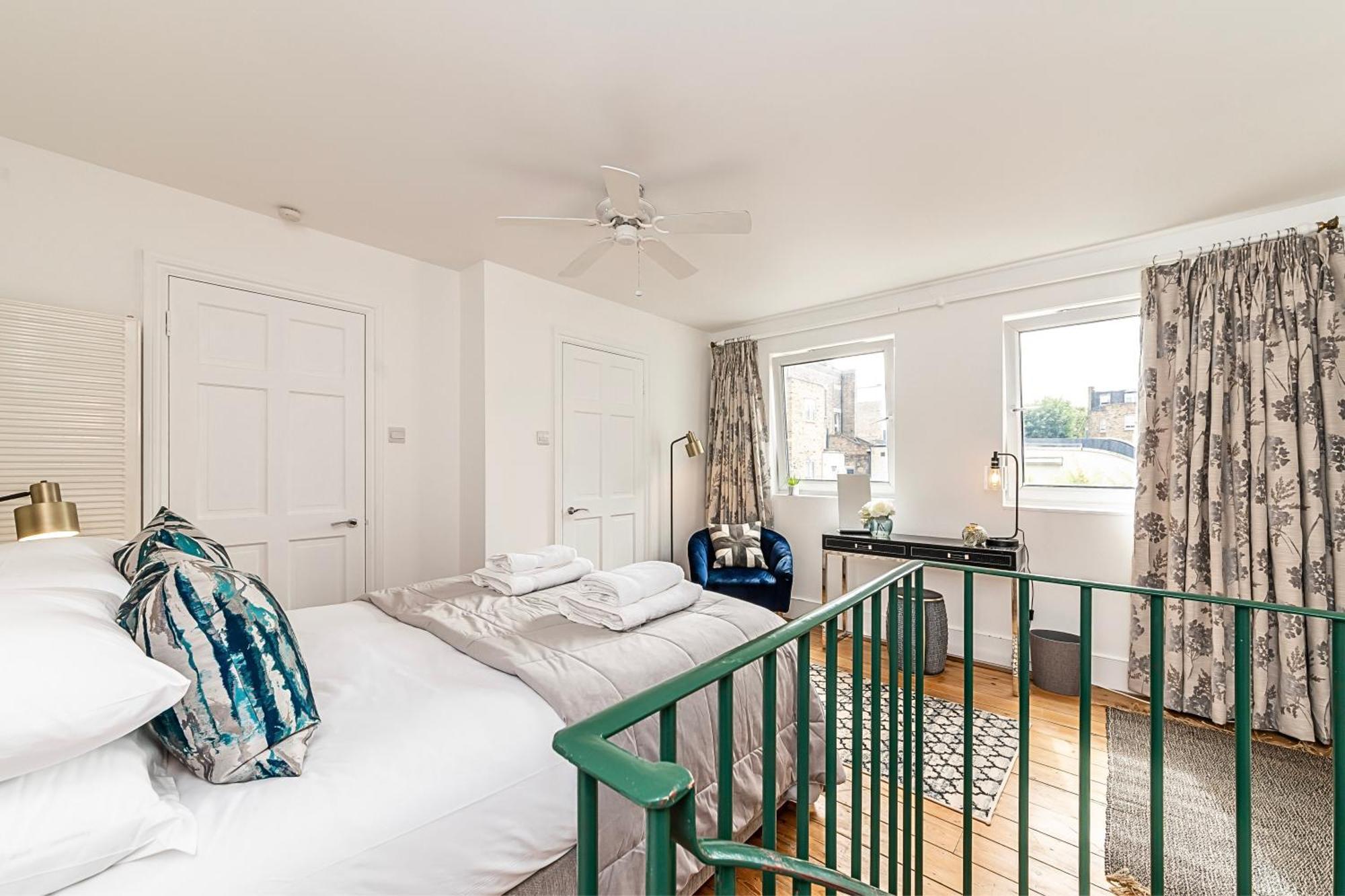 The Secret Kensington Garden Mews-2 Bedroom Full House-2 Train Lines- Spacious-Kings Road- Harrods -Chelsea Stadium-Private Small Patio Лондон Екстериор снимка