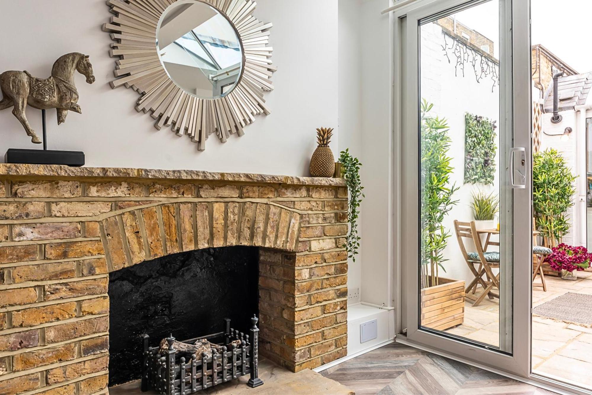 The Secret Kensington Garden Mews-2 Bedroom Full House-2 Train Lines- Spacious-Kings Road- Harrods -Chelsea Stadium-Private Small Patio Лондон Екстериор снимка