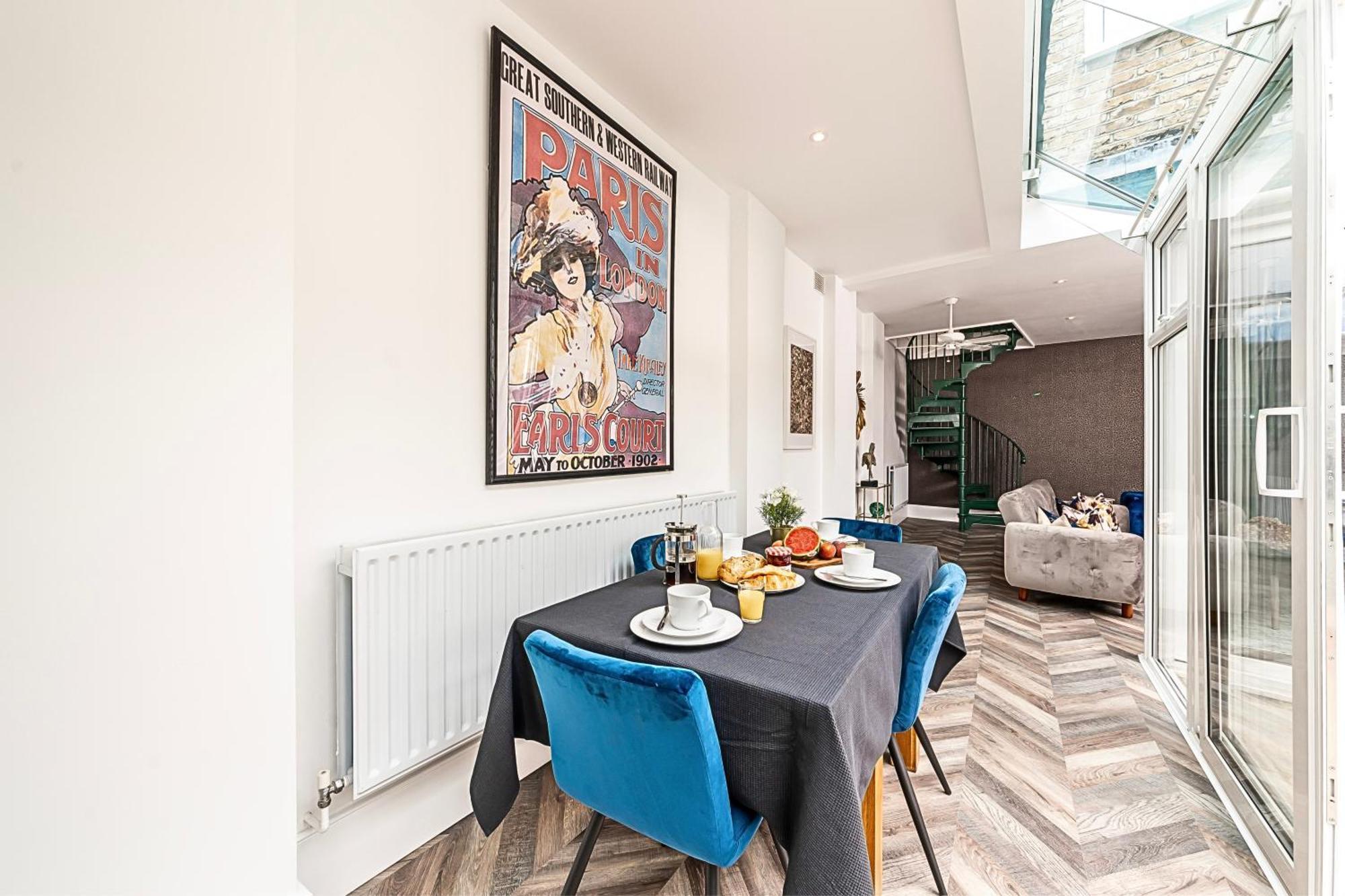 The Secret Kensington Garden Mews-2 Bedroom Full House-2 Train Lines- Spacious-Kings Road- Harrods -Chelsea Stadium-Private Small Patio Лондон Екстериор снимка