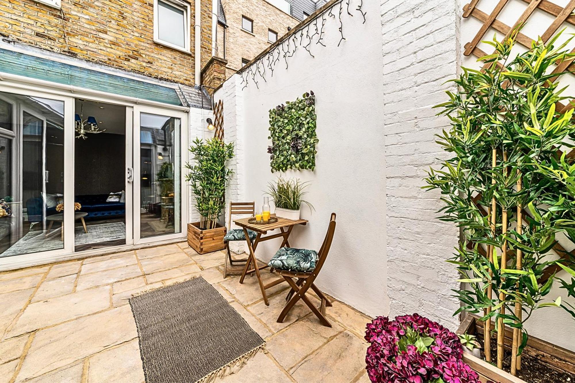 The Secret Kensington Garden Mews-2 Bedroom Full House-2 Train Lines- Spacious-Kings Road- Harrods -Chelsea Stadium-Private Small Patio Лондон Екстериор снимка