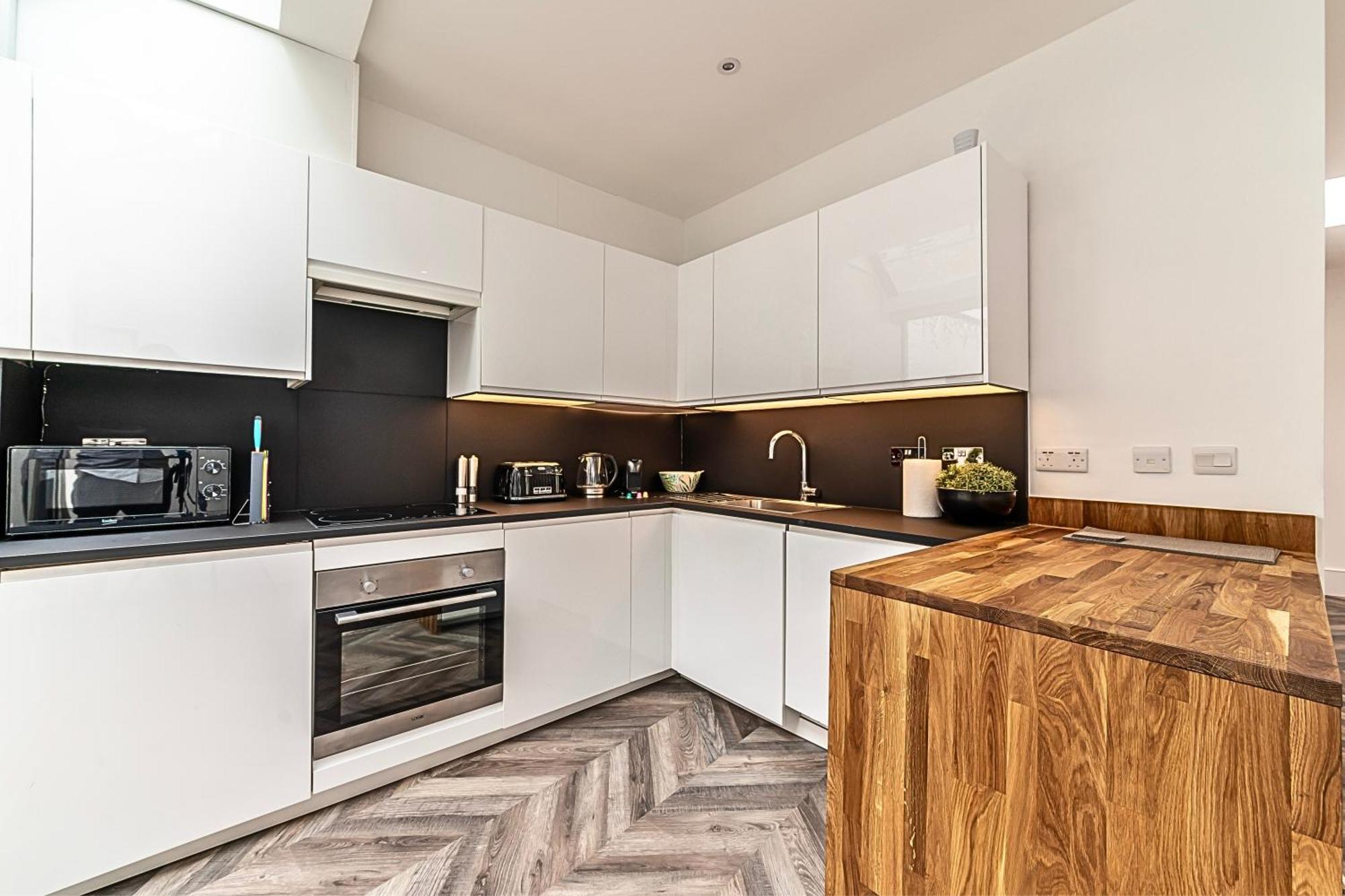 The Secret Kensington Garden Mews-2 Bedroom Full House-2 Train Lines- Spacious-Kings Road- Harrods -Chelsea Stadium-Private Small Patio Лондон Екстериор снимка
