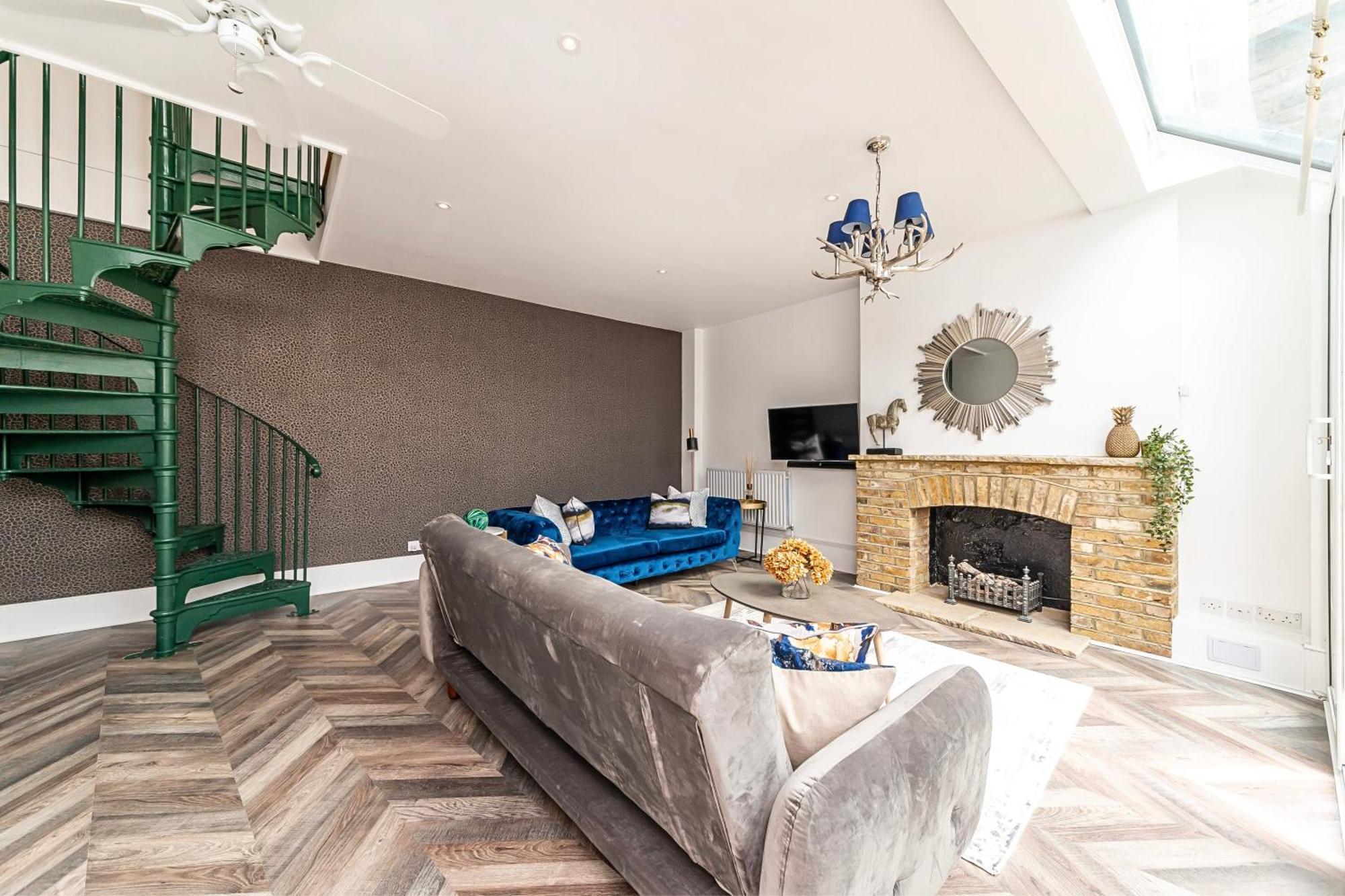 The Secret Kensington Garden Mews-2 Bedroom Full House-2 Train Lines- Spacious-Kings Road- Harrods -Chelsea Stadium-Private Small Patio Лондон Екстериор снимка