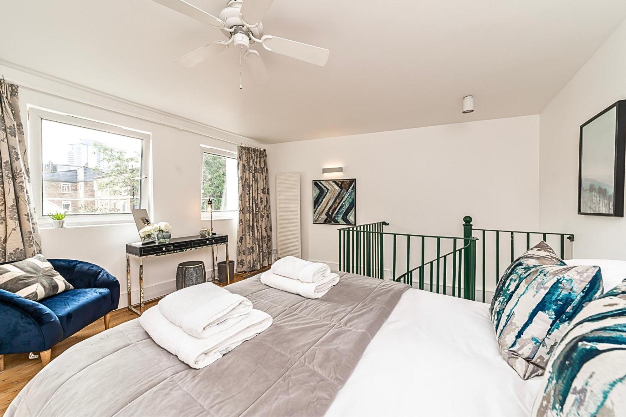 The Secret Kensington Garden Mews-2 Bedroom Full House-2 Train Lines- Spacious-Kings Road- Harrods -Chelsea Stadium-Private Small Patio Лондон Екстериор снимка